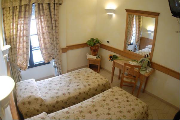 Hotel Pace San Giovanni Rotondo Rum bild